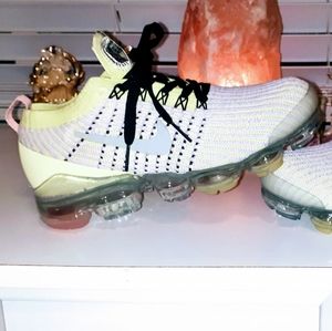WOMEN NIKE AIR VAPORMAX SIZE 8
